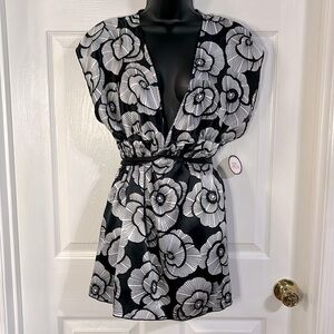 Loter‎ black & white sleeveless top,size 2X (Junior Plus), NWT.